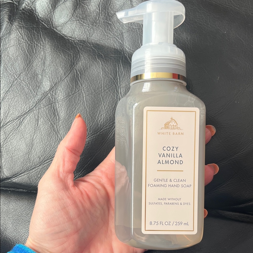 White Barn Cozy Vanilla Almond Foaming Hand Soap